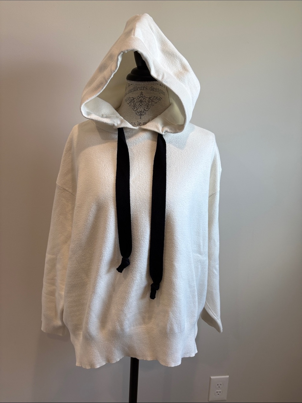 Zara White Hooded Crewneck Sweater with Black Drawstrings